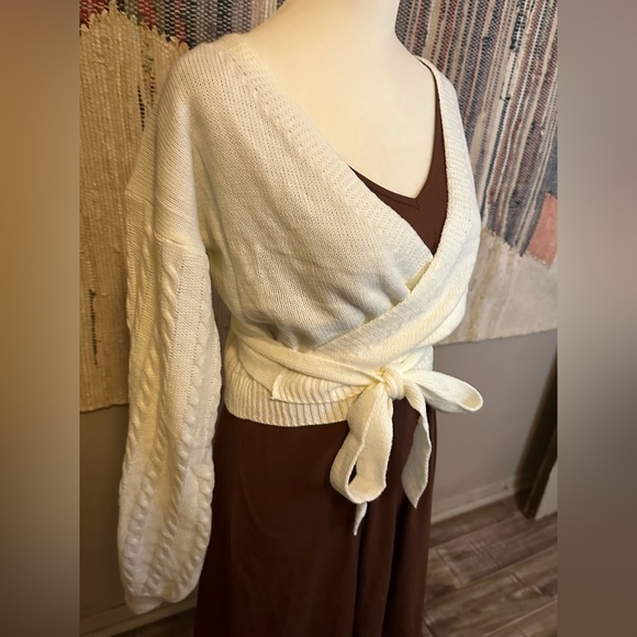 BNWT, Ivory Cropped Wrap Sweater - Picture 8 of 9